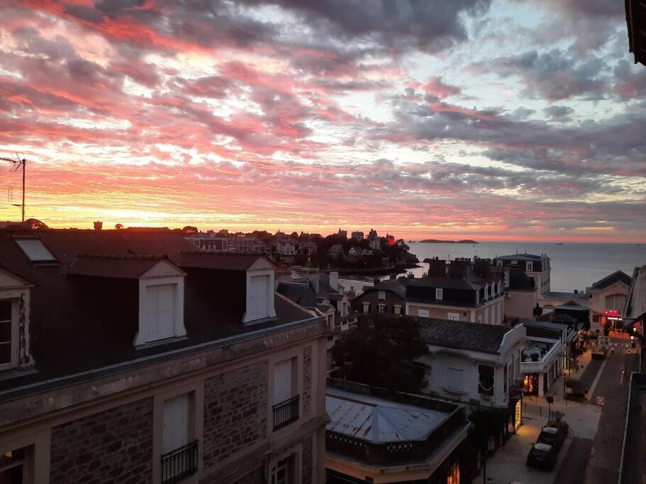 Le Jacaranda-A 2 Min De La Plage, Hyper Centre De Dinard, Vue Mer De La Fenetre Exterior foto