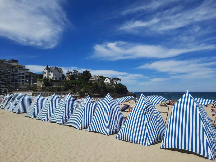 Le Jacaranda-A 2 Min De La Plage, Hyper Centre De Dinard, Vue Mer De La Fenetre Exterior foto